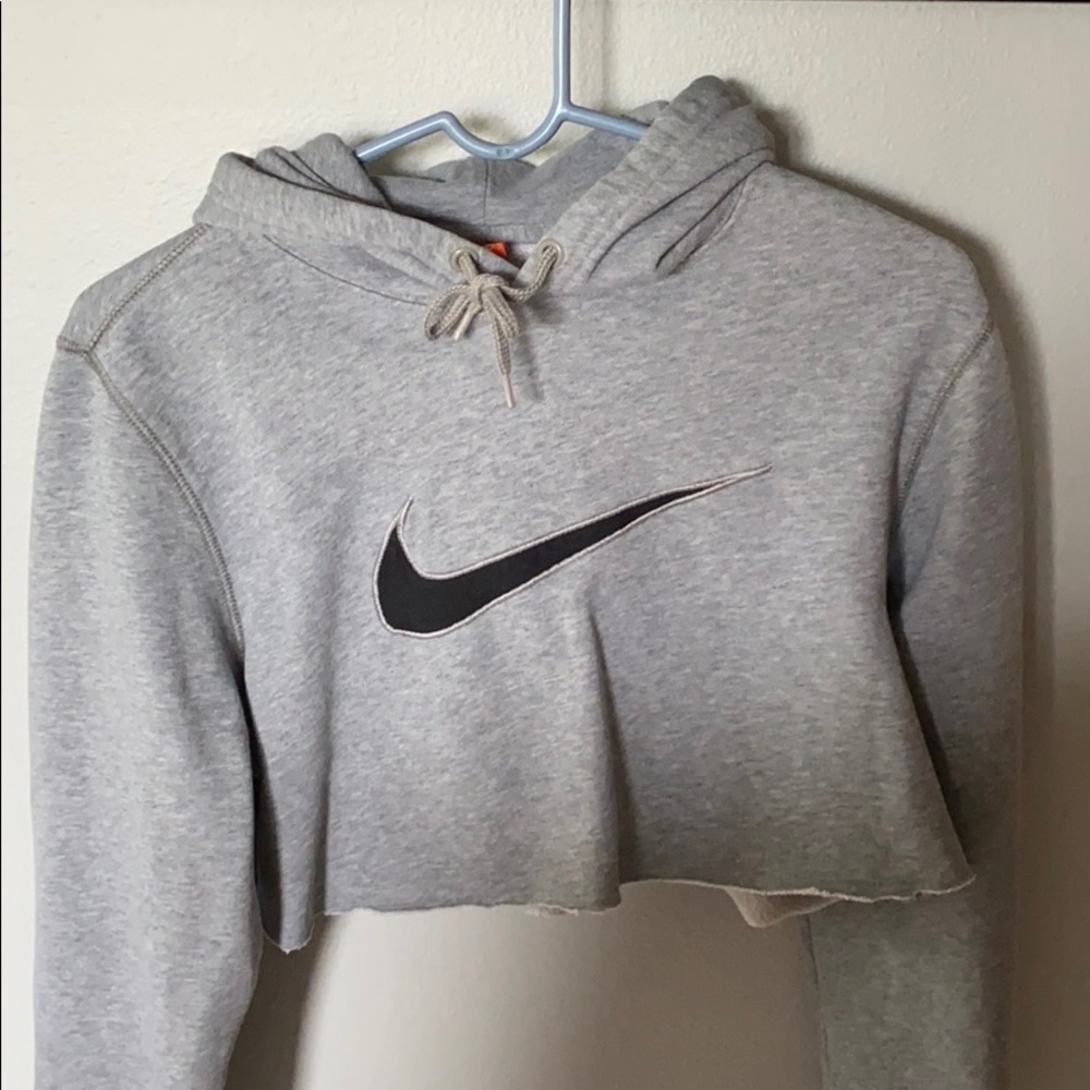 Cropped Nike sweatshirt